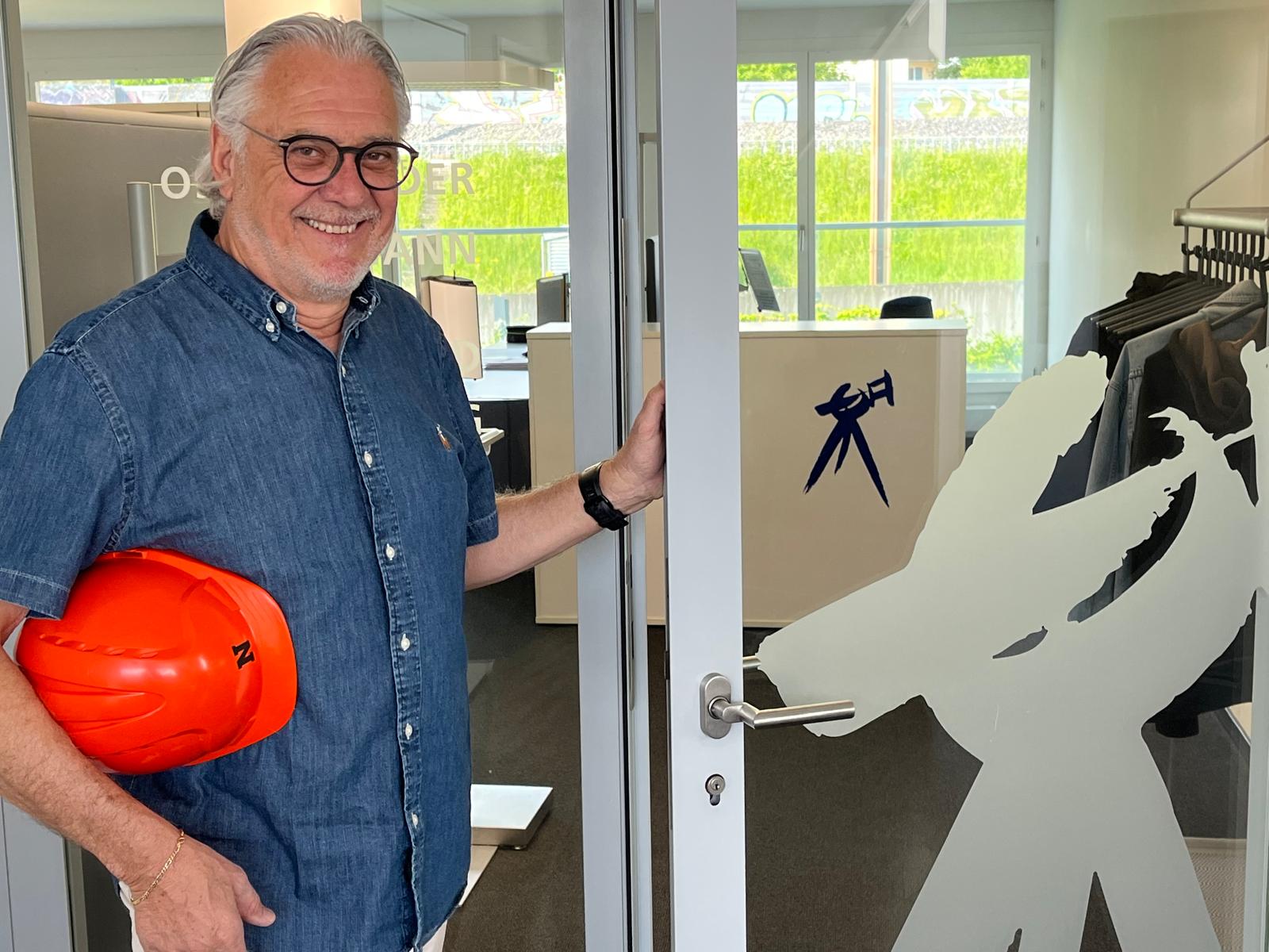 Nio Heller arbeitet im Fachbereich Tiefbau, am Standort Thalwil